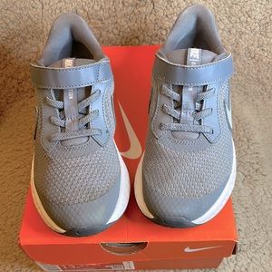 Grey Nike Revolution 5